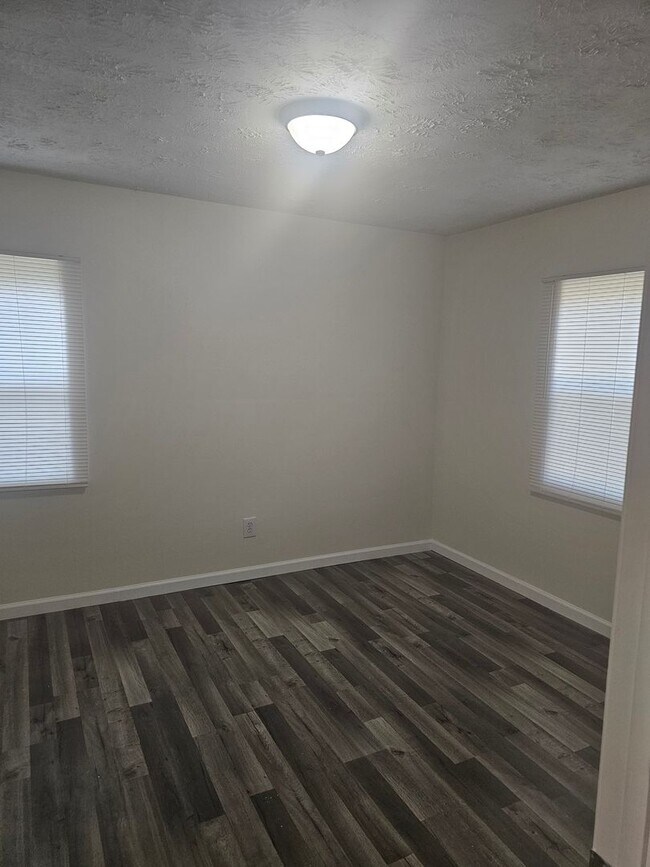 Building Photo - Totally remodeled 2BR