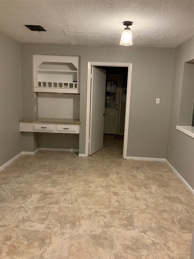 Building Photo - 614 Ellingham Dr