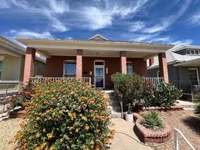 Building Photo - Charming Furnished Home - Short & Long Term Leasing