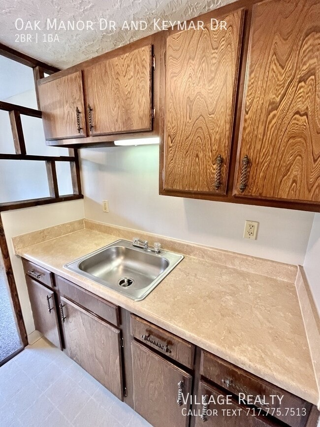 Building Photo - 230 Oak Manor Dr