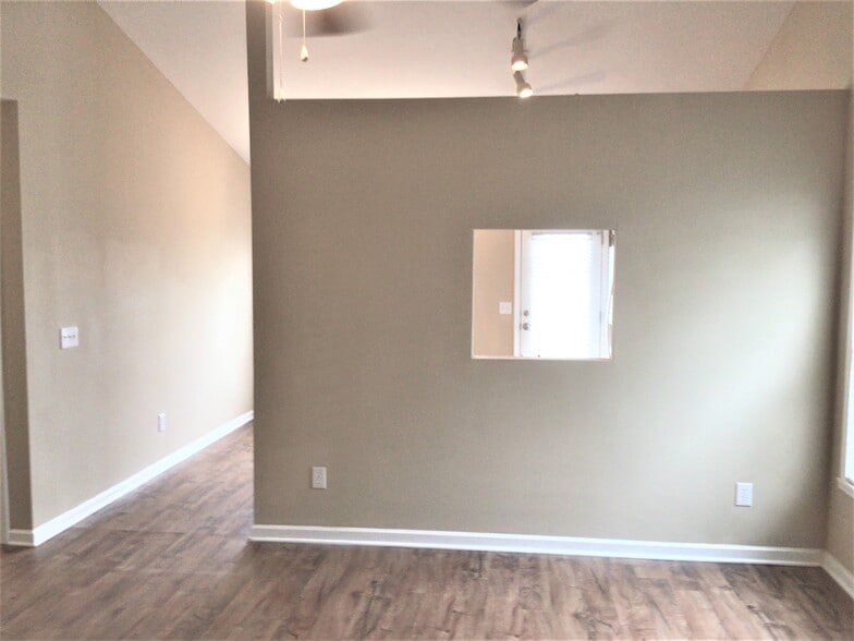 Building Photo - 3913 Bluestem Dr