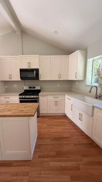 Building Photo - 316 W Alamar Ave