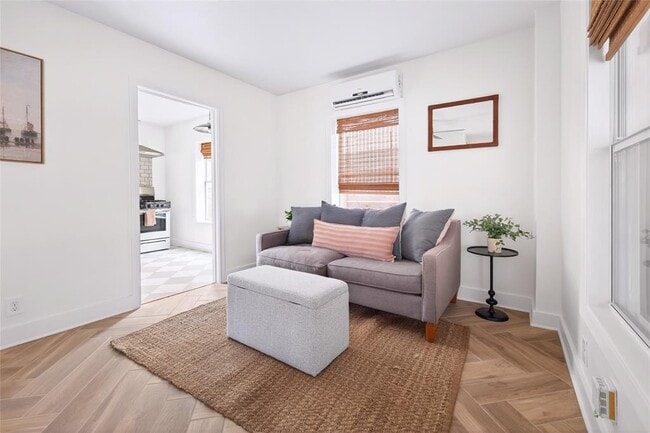 Building Photo - 1706 Palma Plaza