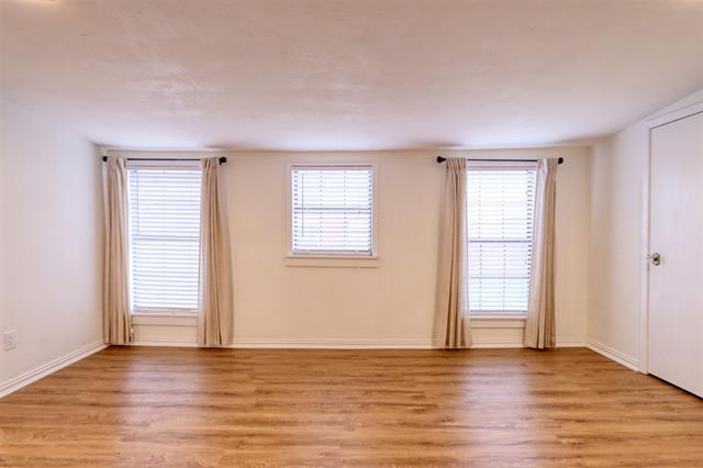 Building Photo - 315 E Avenue F