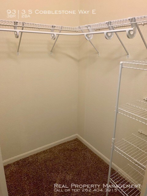 Building Photo - 3 Bedroom Condo in Franklin! Available Now!