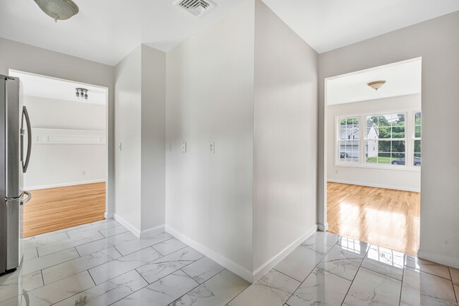 Building Photo - 18 Kathryn Dr