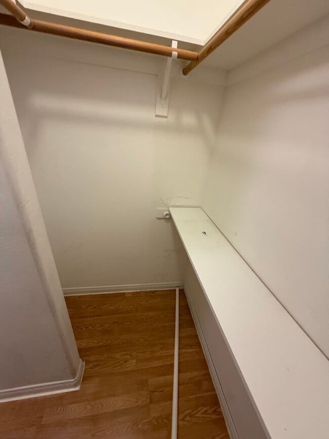 Building Photo - Spacious 5-Bedroom, 2-Bathroom Home in Southwest Bakersfield