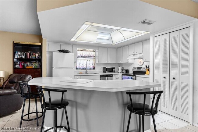 Building Photo - 4320 Thompson Ave