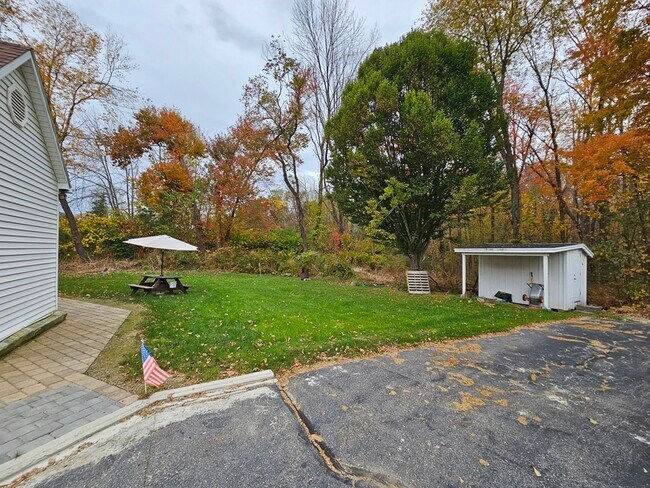 Building Photo - 248 Sutton St