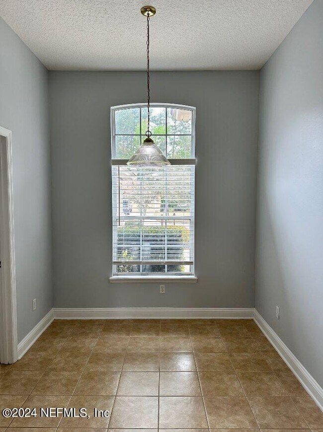 Building Photo - 1447 Barrington Cir