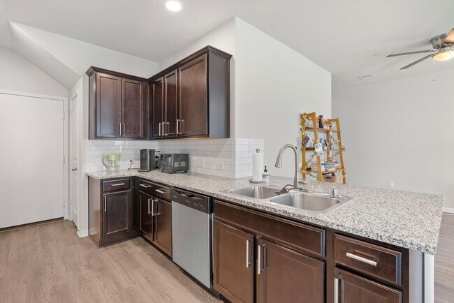 Building Photo - South Austin Condo for Rent