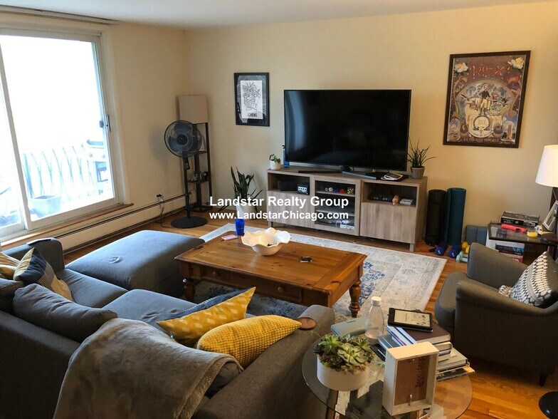 Building Photo - 1327 Chicago Ave