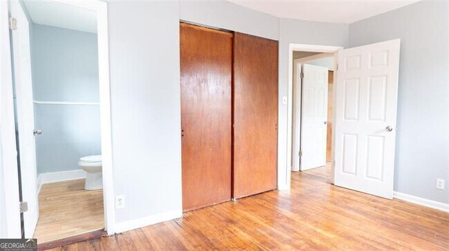 Building Photo - 2917 Cambridge Dr SW