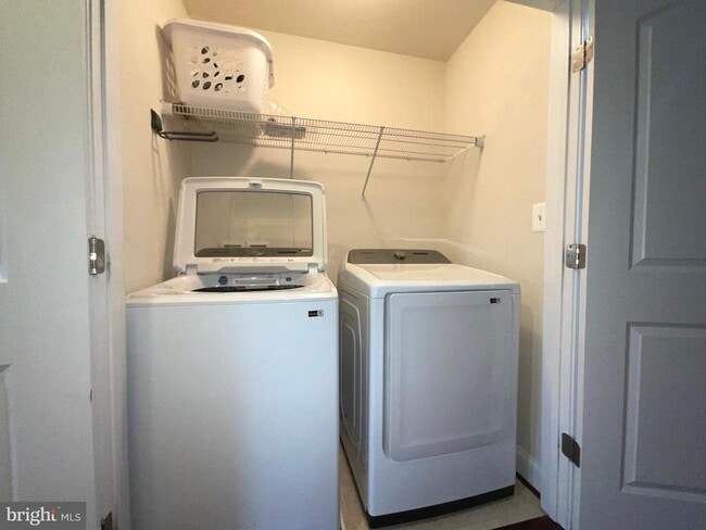 Building Photo - 3911 Chain Bridge Rd