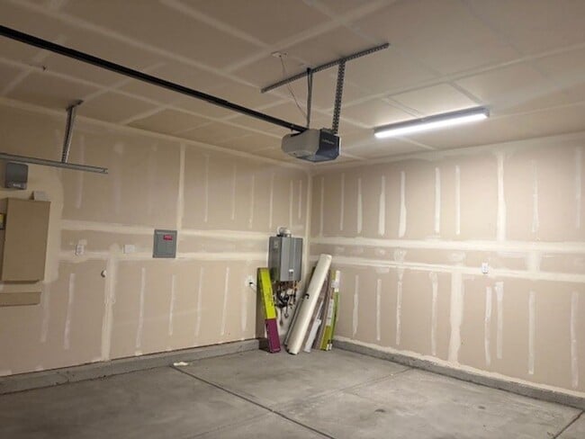 Building Photo - 3 Bedroom + Office, 2 Bath Home with Solar...