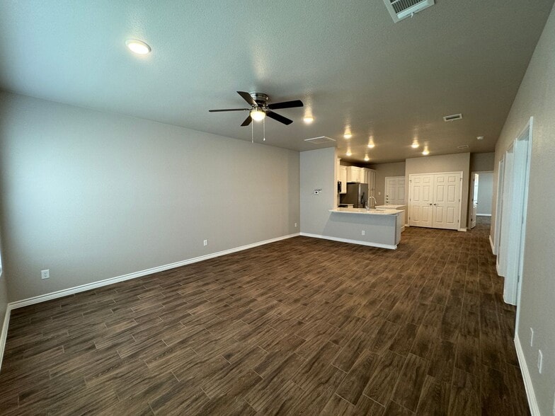 Building Photo - 5403 Rose Gdn Lp