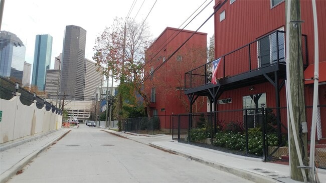 Building Photo - 913 Saulnier St