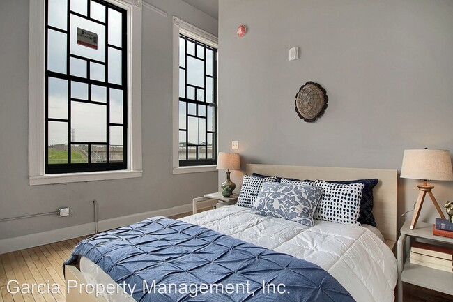 Building Photo - 1615 Hampton Ave