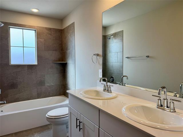 Building Photo - 685 Briar Dr