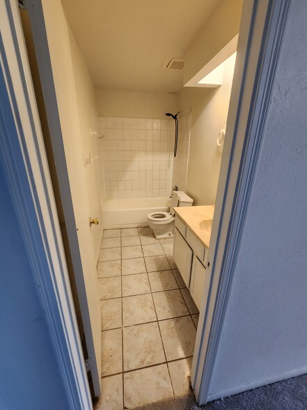 Building Photo - 14834 Keelby Dr