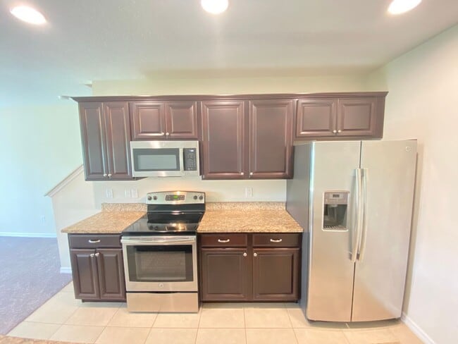 Building Photo - Beauiful Townhome in Tuscany Place. This i...