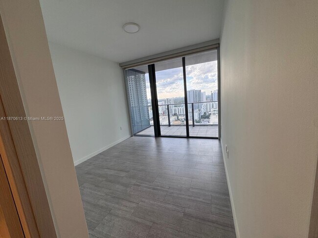 Building Photo - 1000 Brickell Plaza