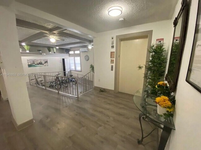 Building Photo - 501 SW 6th Ct