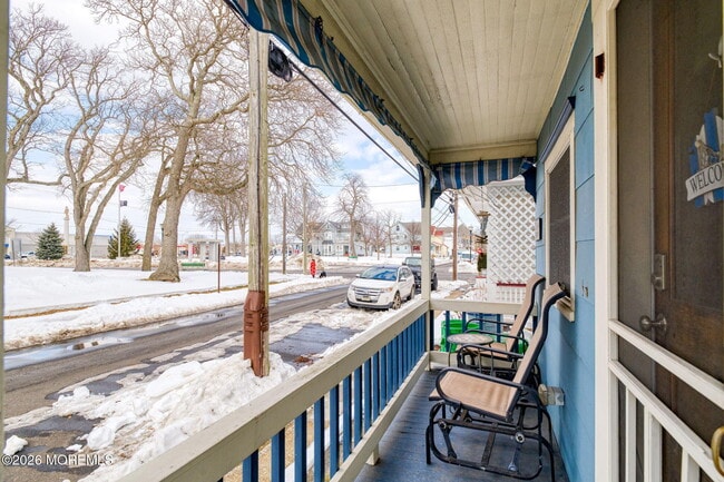 Building Photo - 127 Lawrence Ave