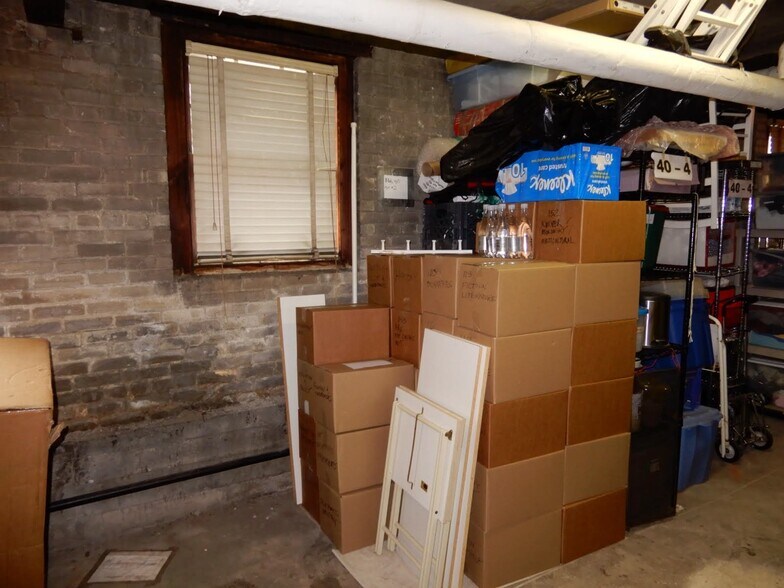 Building Photo - 40 Linnaean St