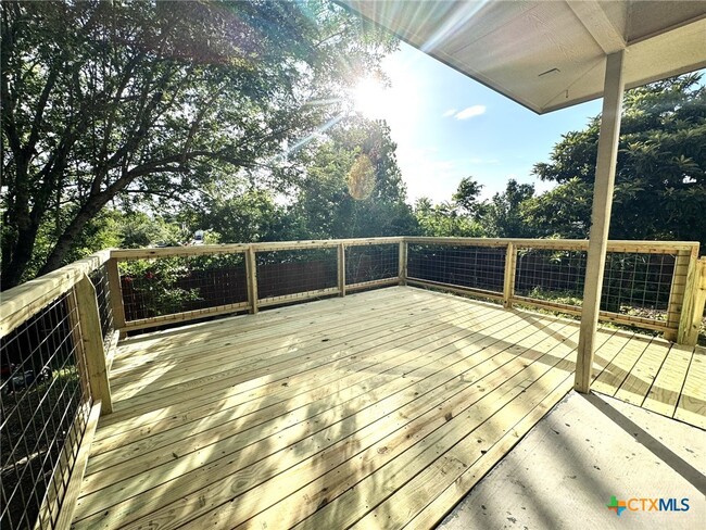 Building Photo - 2038 Bentwood Dr