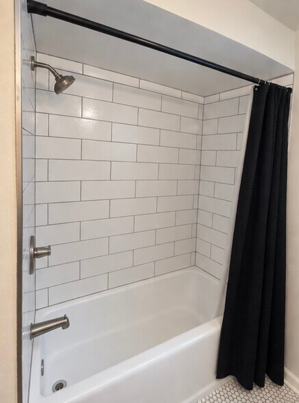 Building Photo - 529 S 74th St
