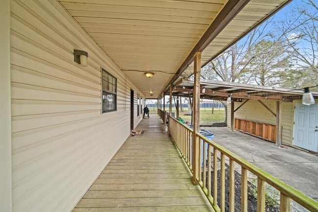 Building Photo - 6903 Lewis Ln