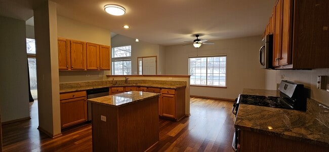 Building Photo - 1036 Woodview Ct