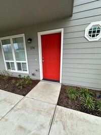 Building Photo - Beautifully Done Townhome in Phoenix Avail...