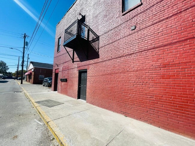 Building Photo - 214 S Main St