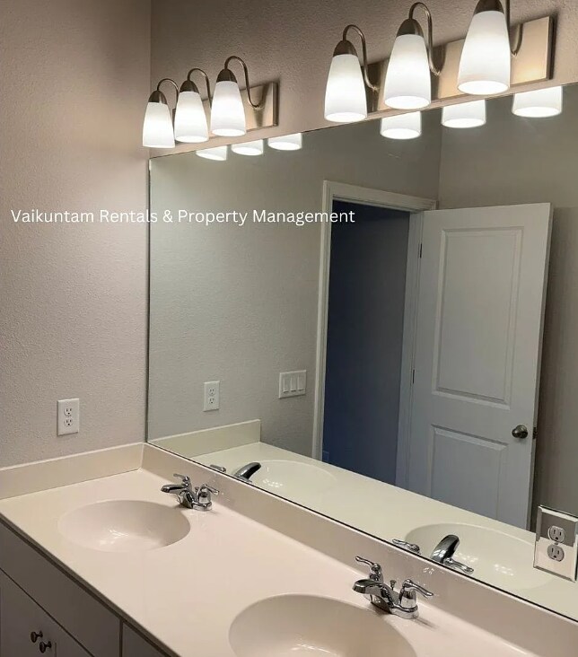 Building Photo - 370 Richmond Dr