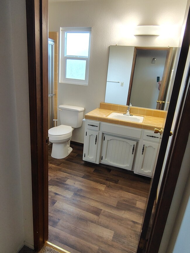 Master Bath - 1100 S Edison St