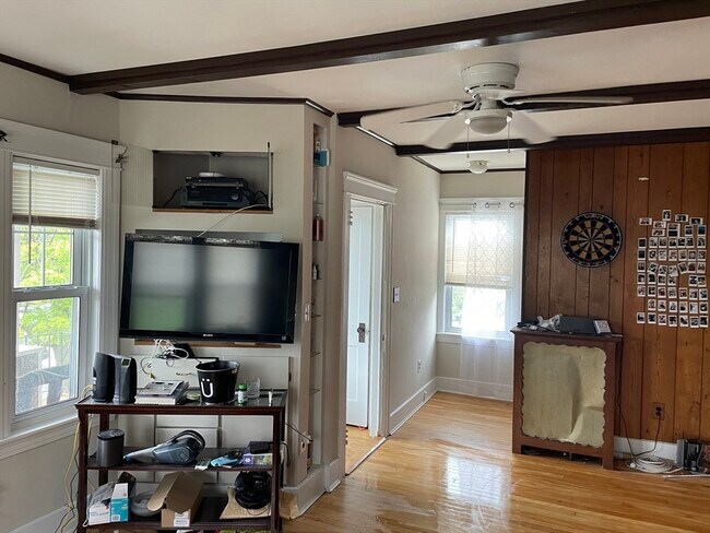 Building Photo - 11 Clay St