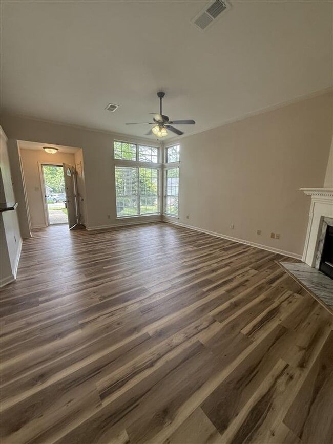 Building Photo - Very Nice 3 Bedroom Home in Hendersonville!