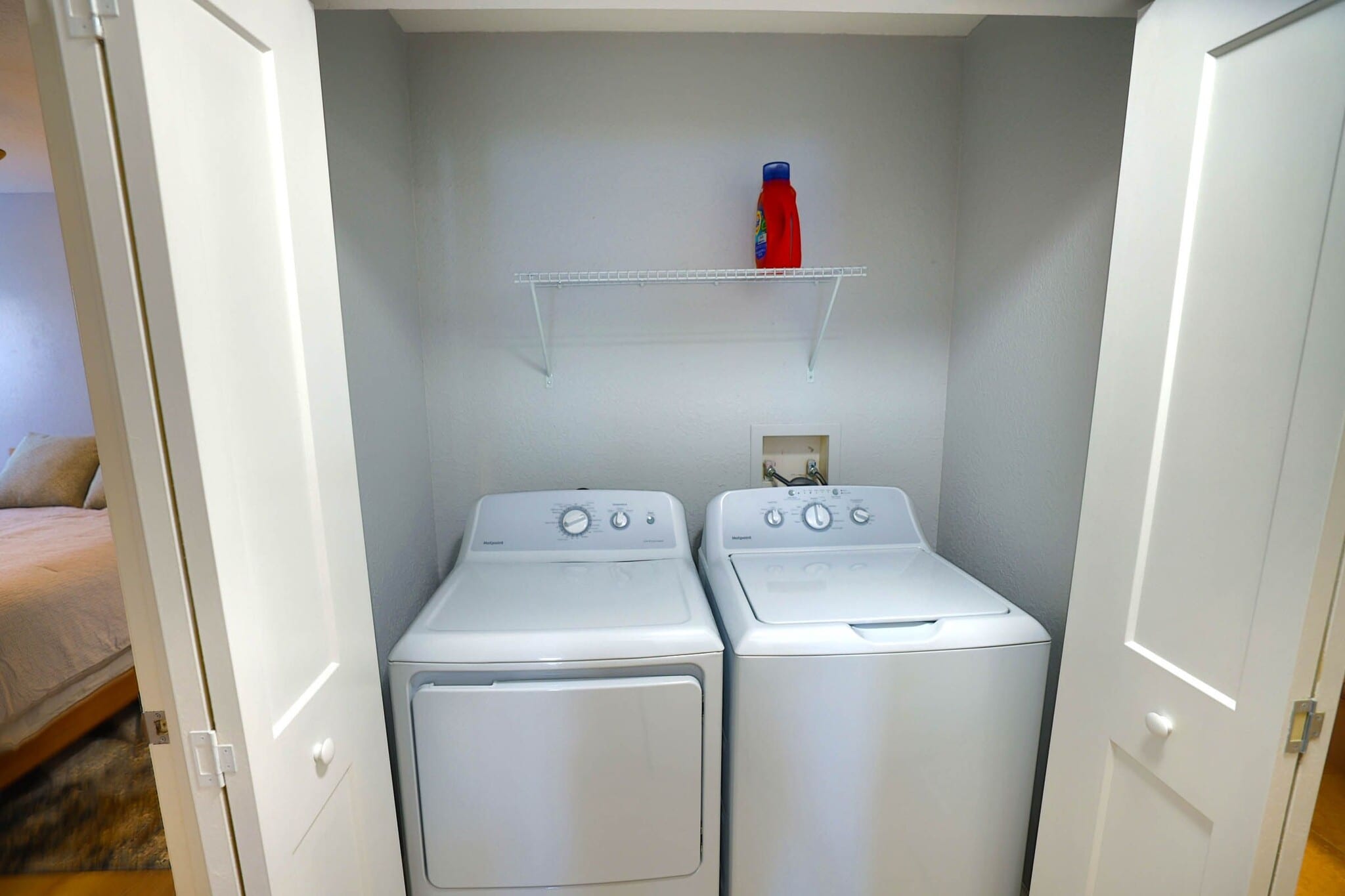 Building Photo - 8933 Manor Loop