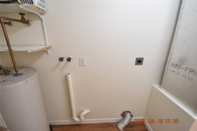 Building Photo - 38927 Carr Dr