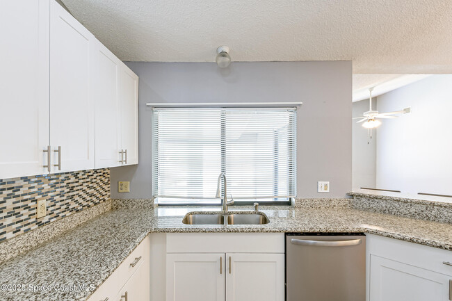 Building Photo - 930 Degroodt Rd SW