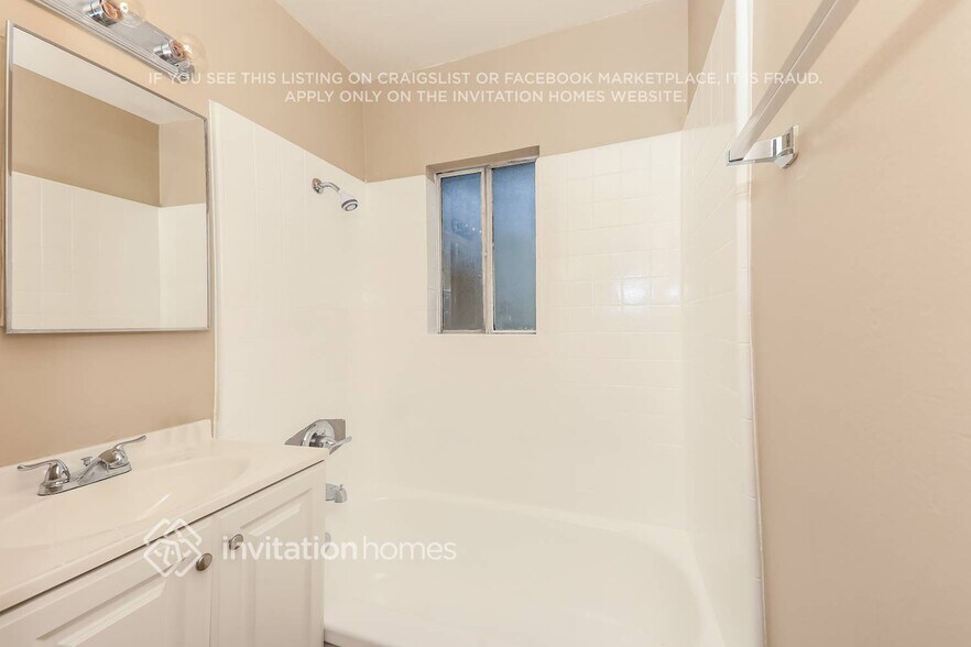 Building Photo - 2815 St Elmo Dr