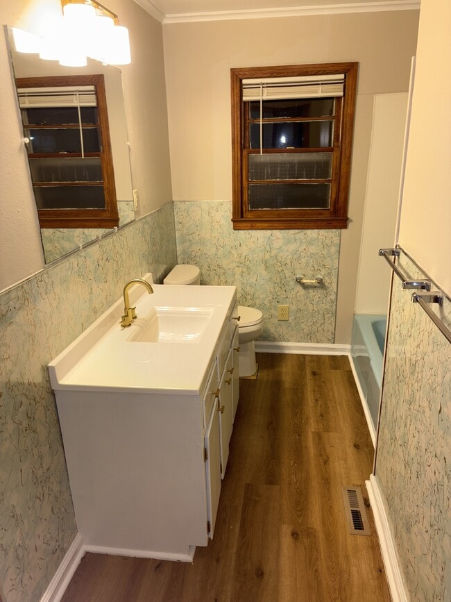 Building Photo - 426 Evergreen St