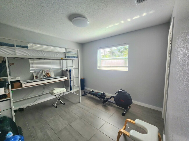 Building Photo - 620 SW 10th St