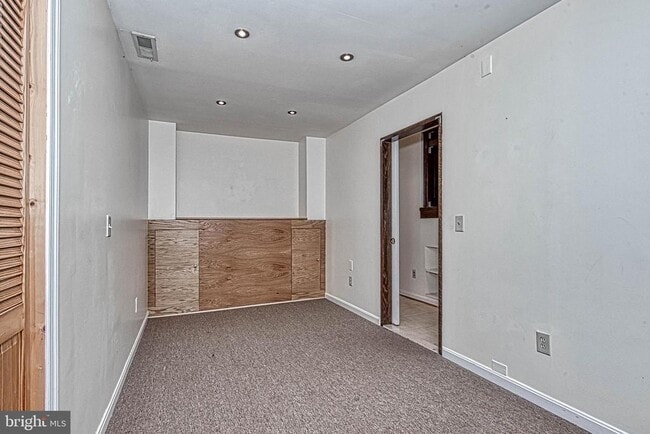 Building Photo - 9400 Van Arsdale Dr