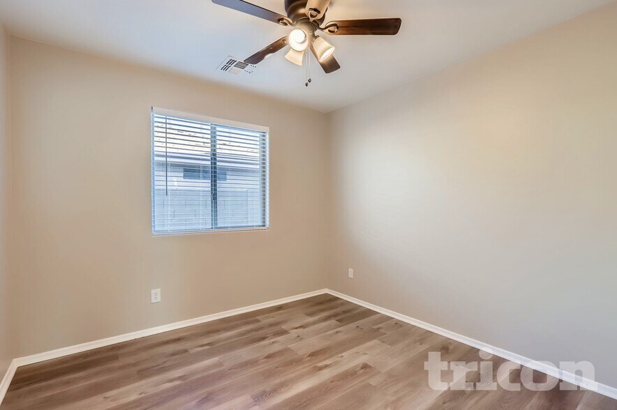 Building Photo - 25841 W Valley View Dr