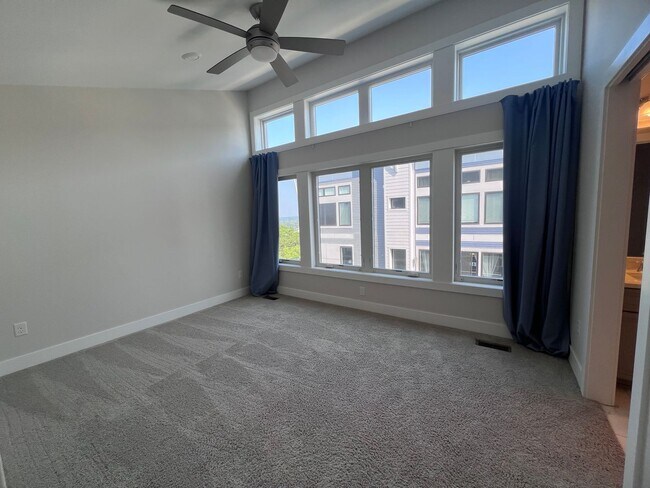 Building Photo - Two Bedroom Condo on Lookout Hill in Grand...