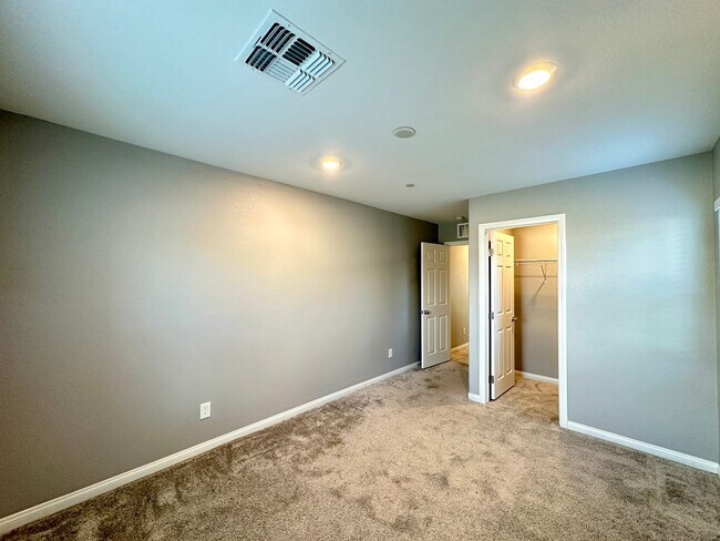 Building Photo - Montecito 60