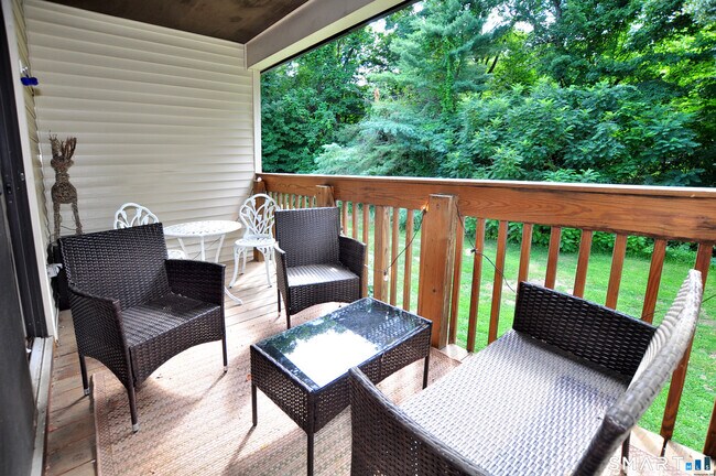 Building Photo - 30 Simsbury Landing